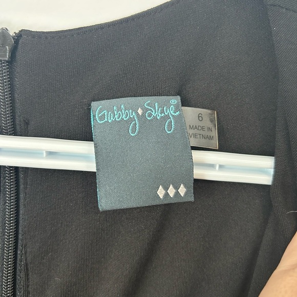 Gabby Skye Black Cut Out Puffed Sleeve Midi Dress - Picture 2 of 5